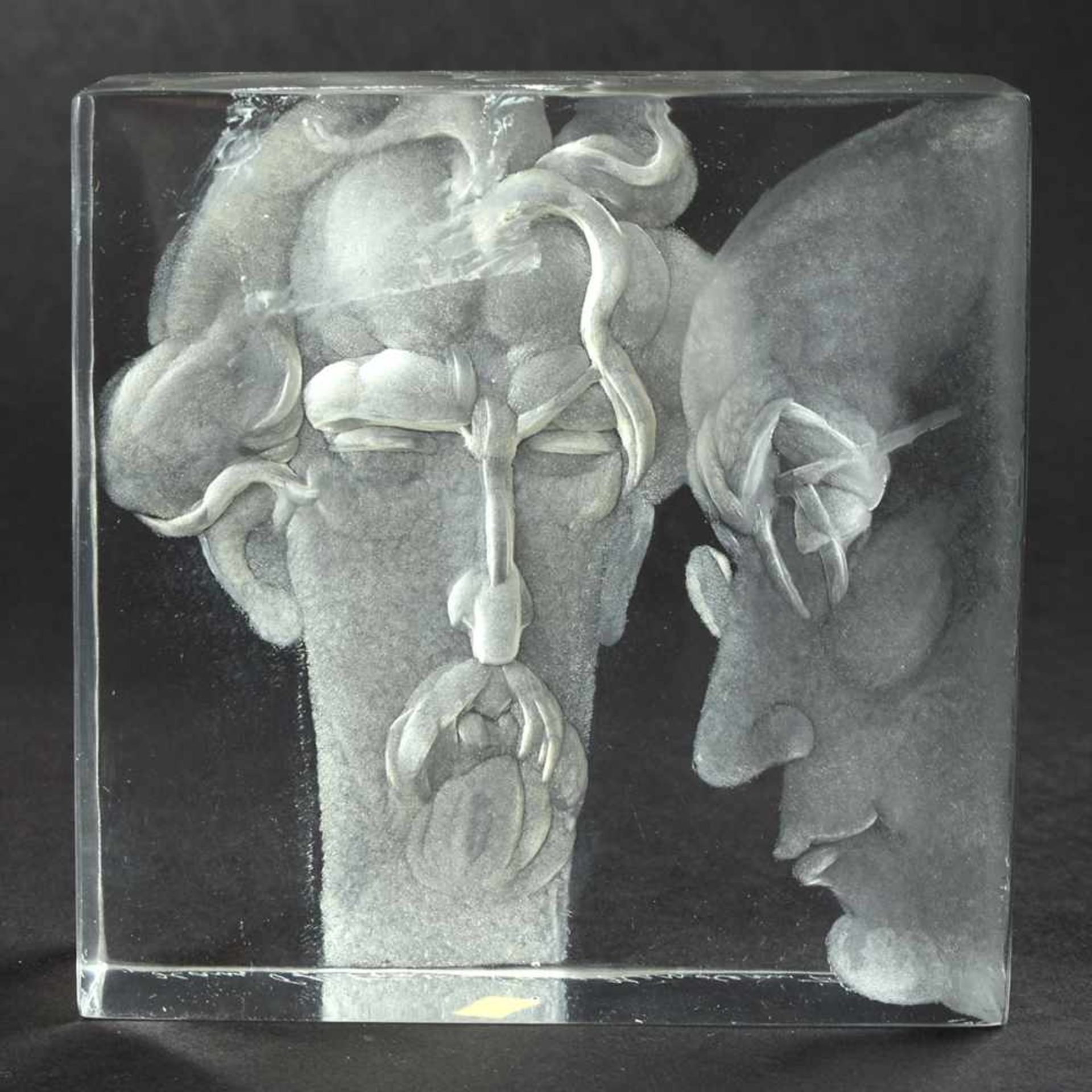 Harcuba, Jirí (1928 Harrachsdorf - 2013 Prag) polierter, Glasblock, beidseitig mit - Bild 2 aus 2