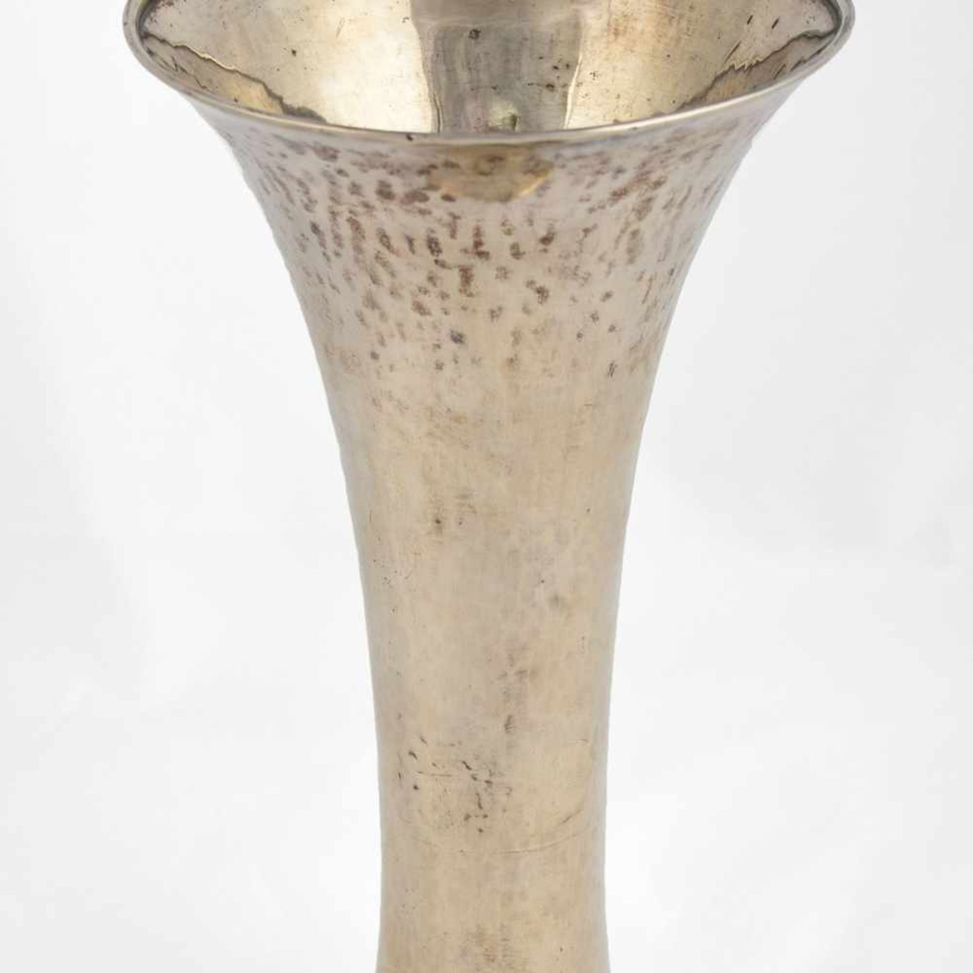 Art déco-Vase Ernst Treusch, Leipzig, Silber 800, schlanker taillierter Korpus, Fuß und Mündung weit