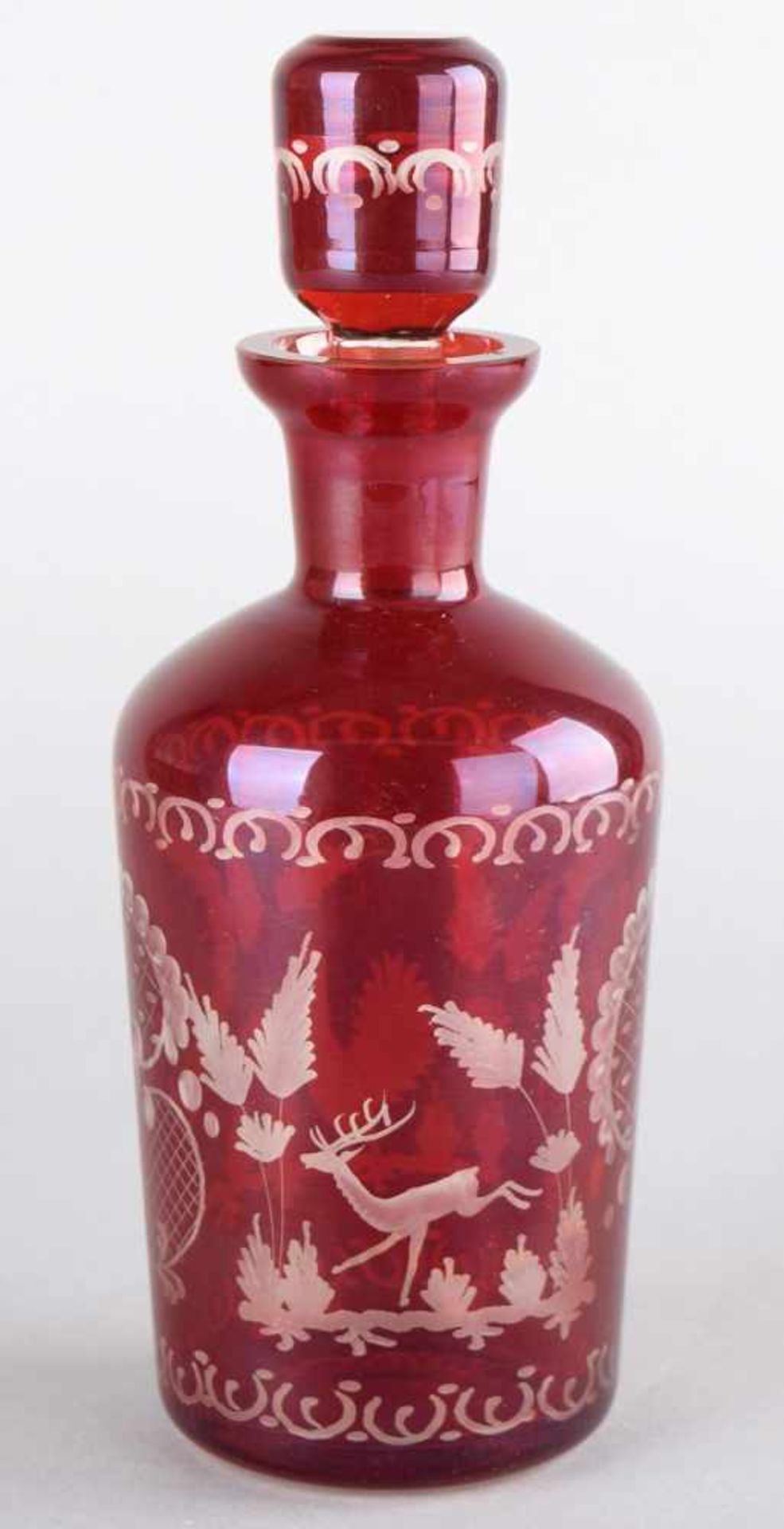 Karaffe dickwandiges Klarglas in Rubinrot überfangen, leicht konische Wandung mit schmalem Hals - Bild 2 aus 3