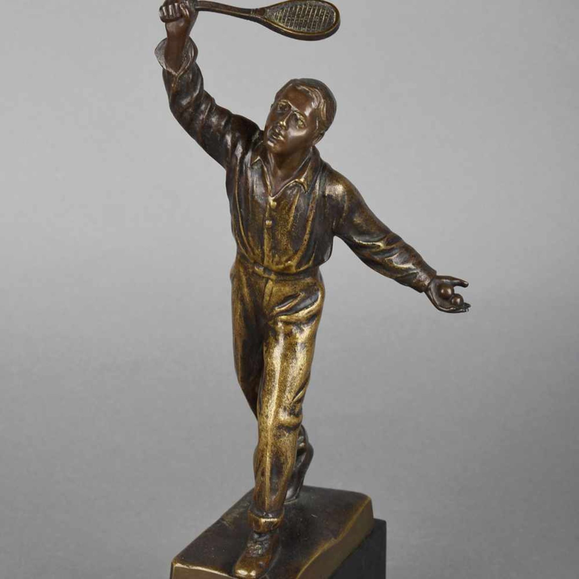 Schmidt-Hofer, Otto (1873 Berlin - 1925 ebd.) Bronze, Tennisspieler, auf der Plinthe signiert, auf