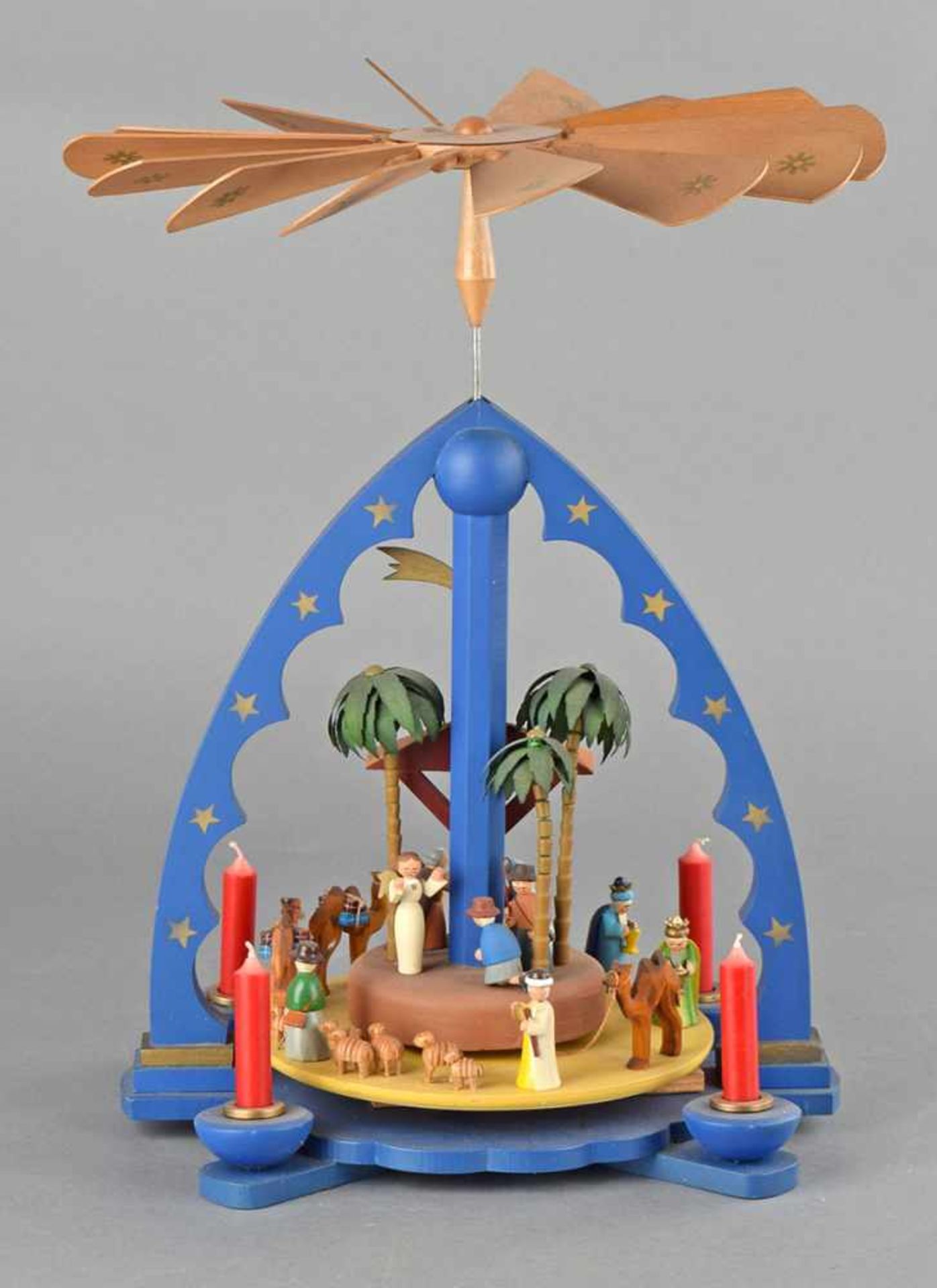 Tisch-Pyramide Holz gedrechselt und farbig gestaltet, vierflammig, mit Darstellung der Anbetung - Bild 3 aus 3