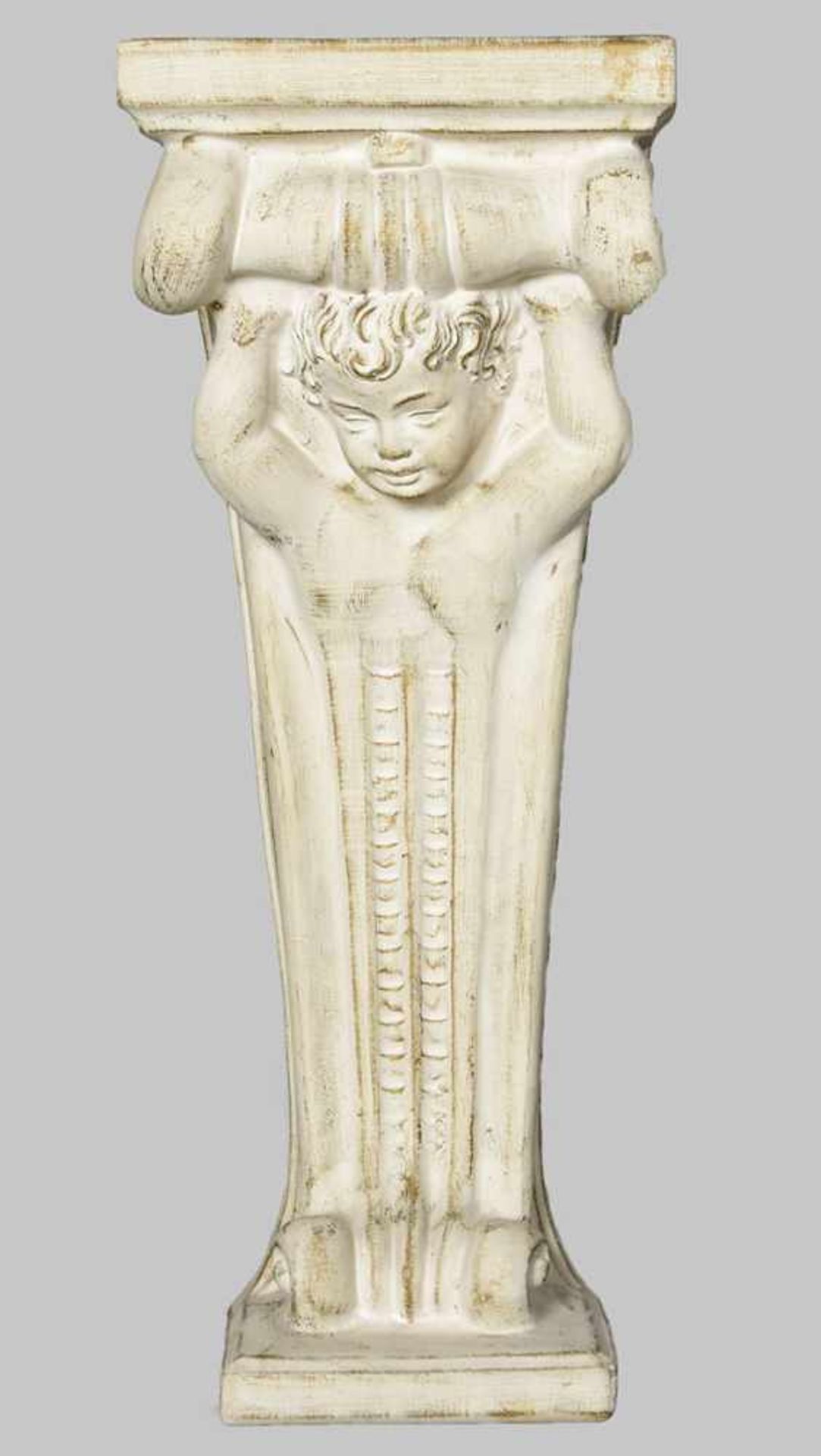 Konsole weißer Keramikguss, patiniert, in Form eines Hermenpilasters, Puttenkopf mit über dem Kopf - Bild 2 aus 2