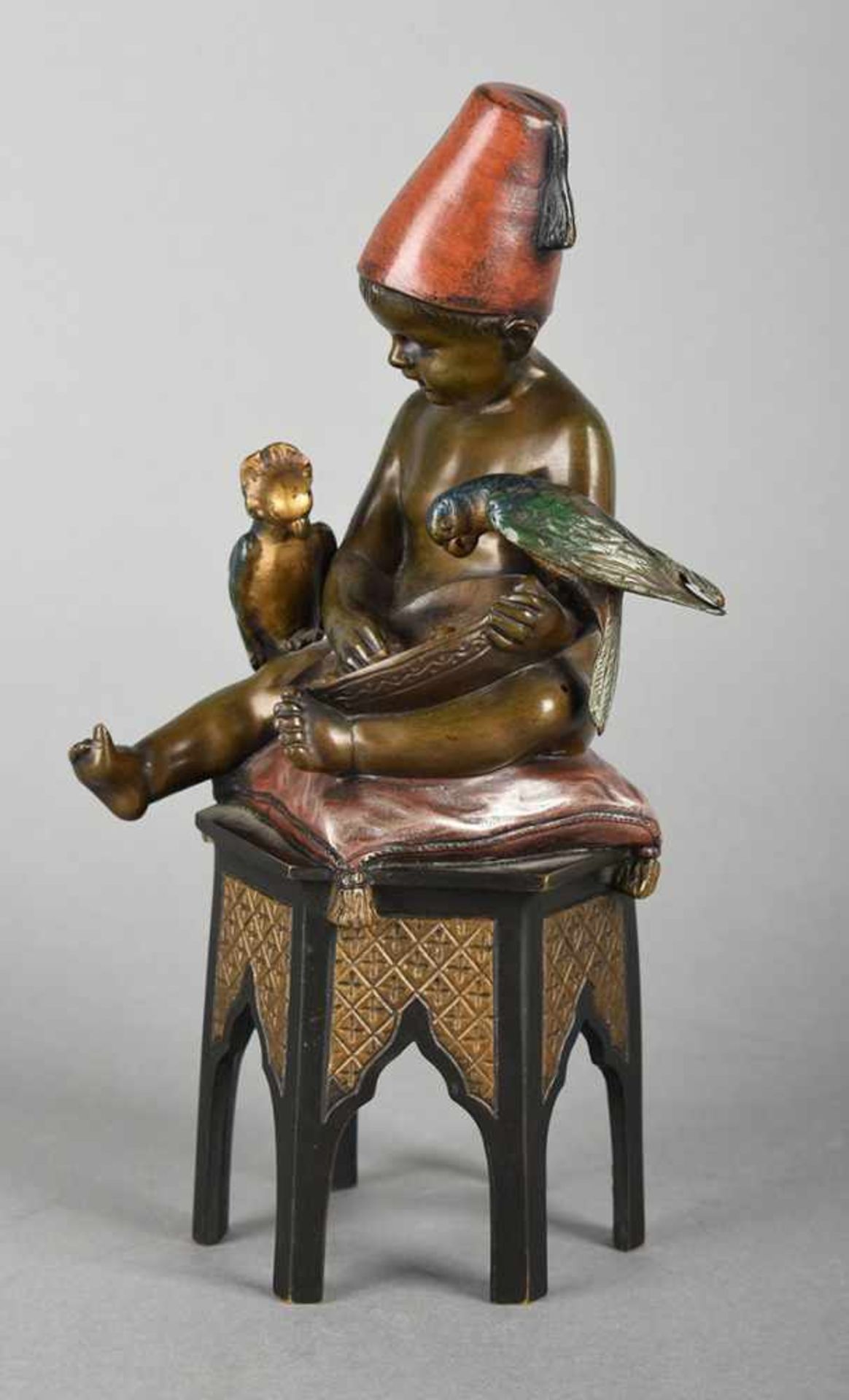 Thuss, Richard (1865 Wien - 1945) Wiener Bronze, dunkelbraun patiniert und mehrfarbig kaltbemalt, - Bild 3 aus 4