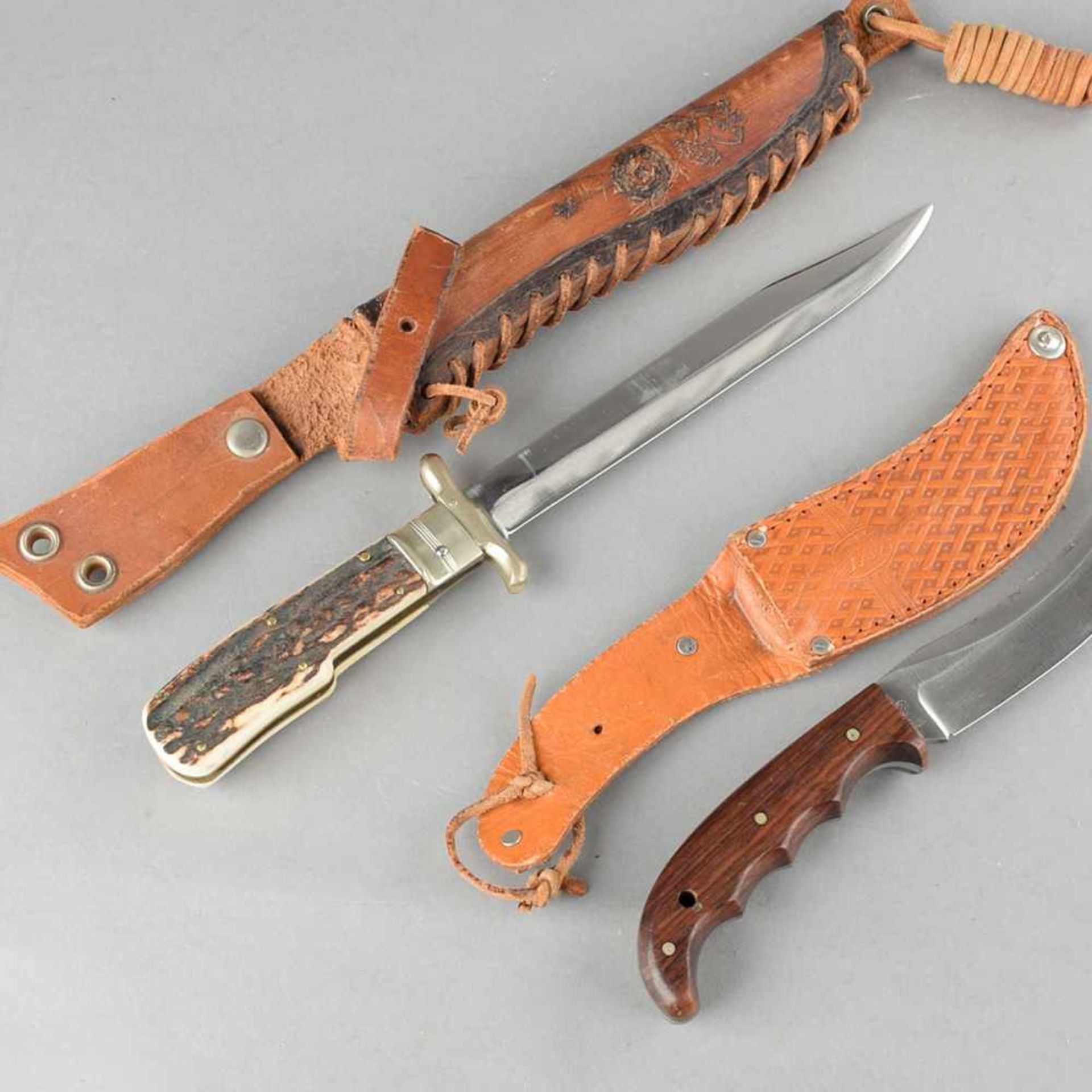 Zwei Jagdmesser 1 x Hubertus, Solingen, Hirschhorngriff, klappbare Klinge mit Druckfeder und