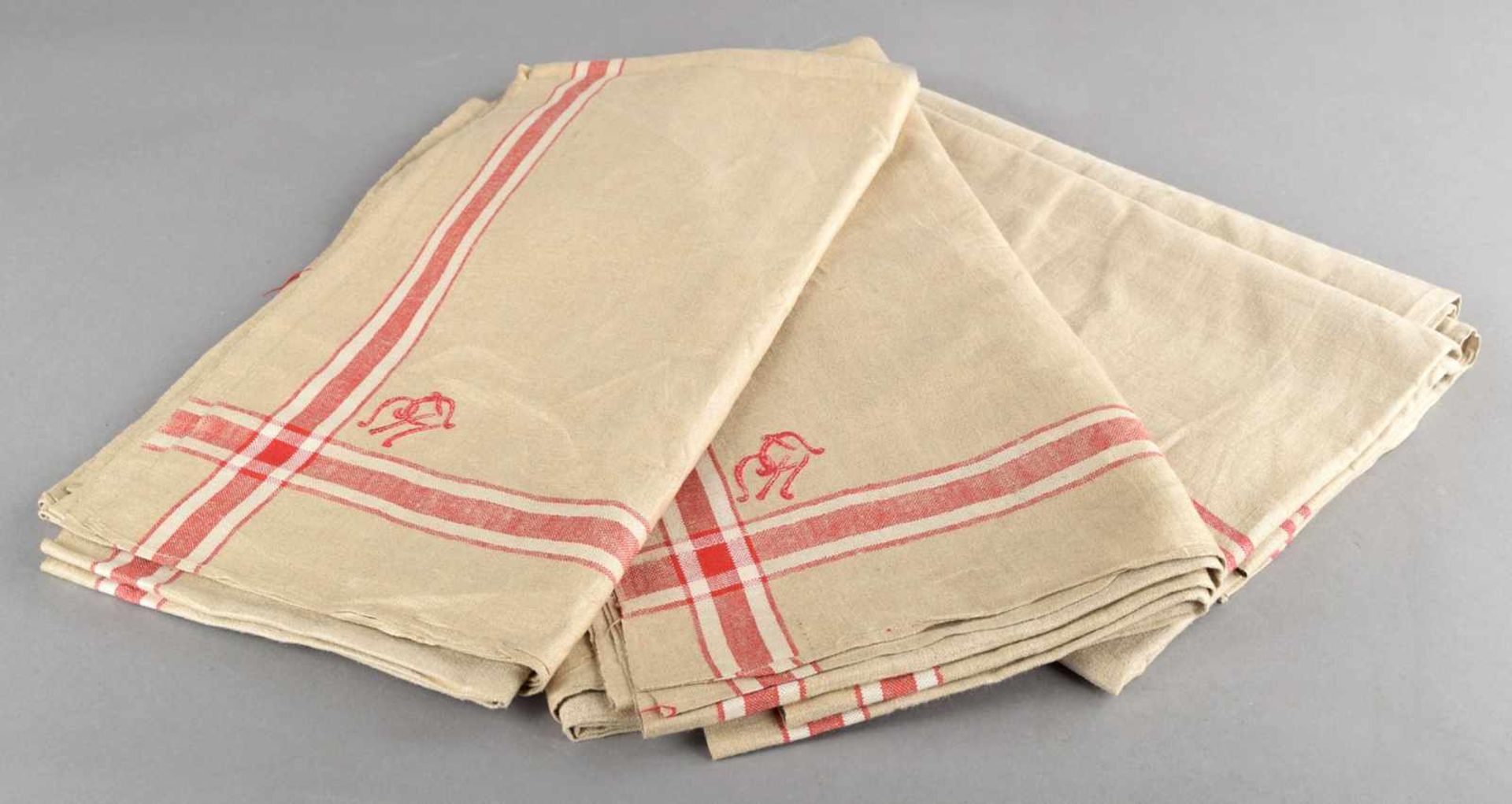 Konvolut Textilien dabei 3 Rolltücher, Leinen naturfarben mit rot-weißem Randstreifen, - Bild 2 aus 4