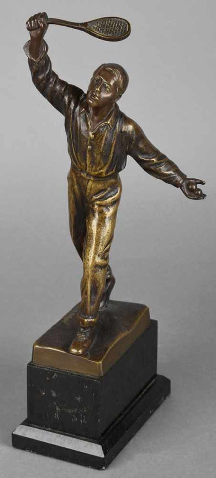 Schmidt-Hofer, Otto (1873 Berlin - 1925 ebd.) Bronze, Tennisspieler, auf der Plinthe signiert, auf - Bild 2 aus 6