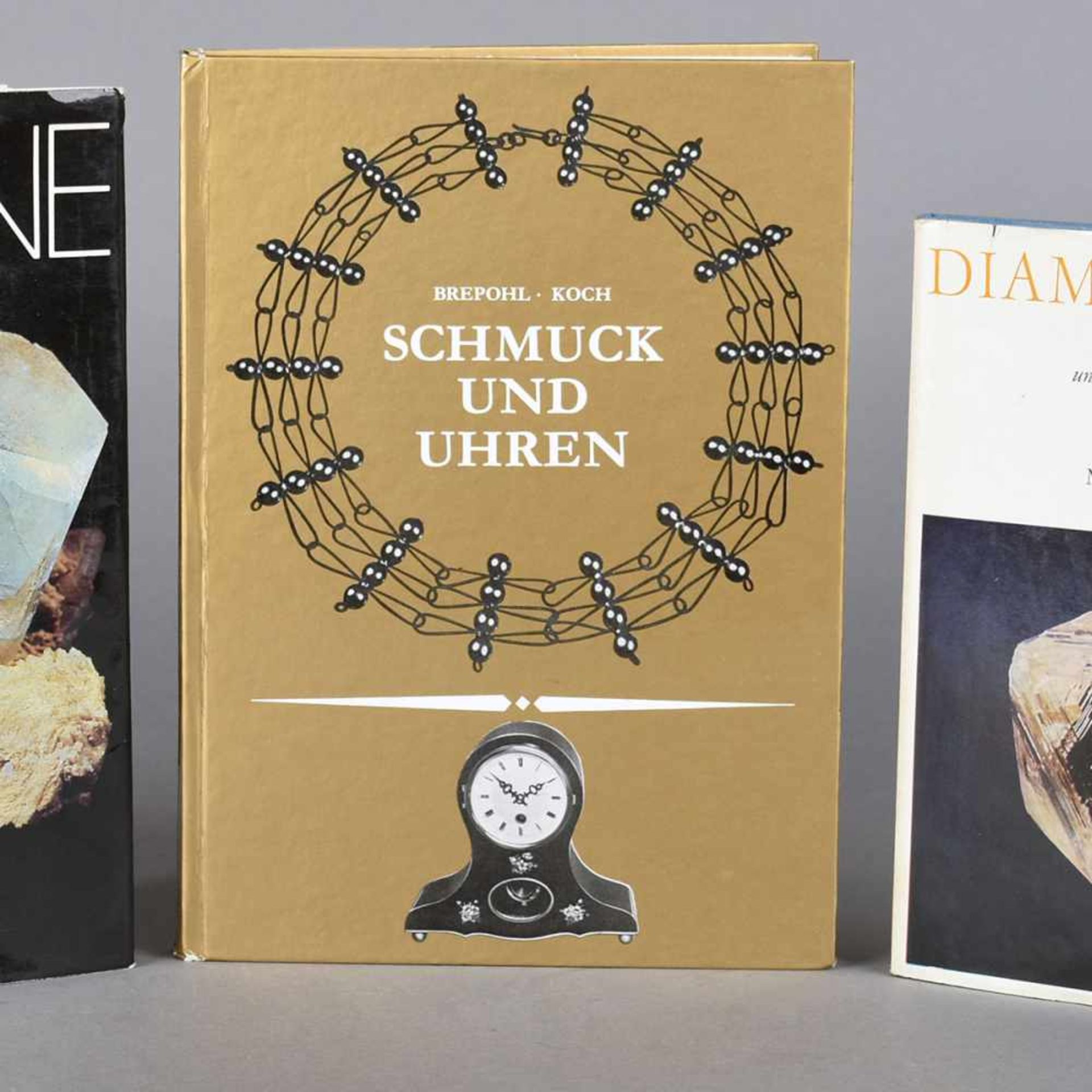 Konvolut Literatur über Schmuck und Edelsteine insg. 3 Ausgaben, 1 x Milaschow "Diamanten. Legende