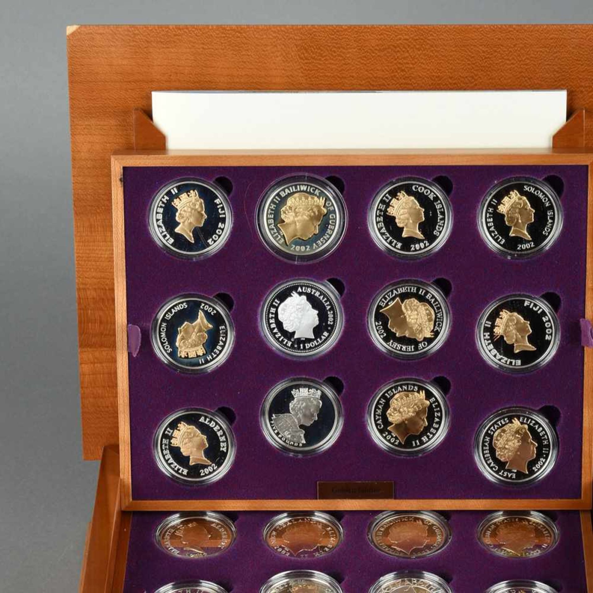 Silbermünzensammlung - Queen Elisabeth II. insg. 24 zum Teil vergoldete Silbermünzen, offizielle