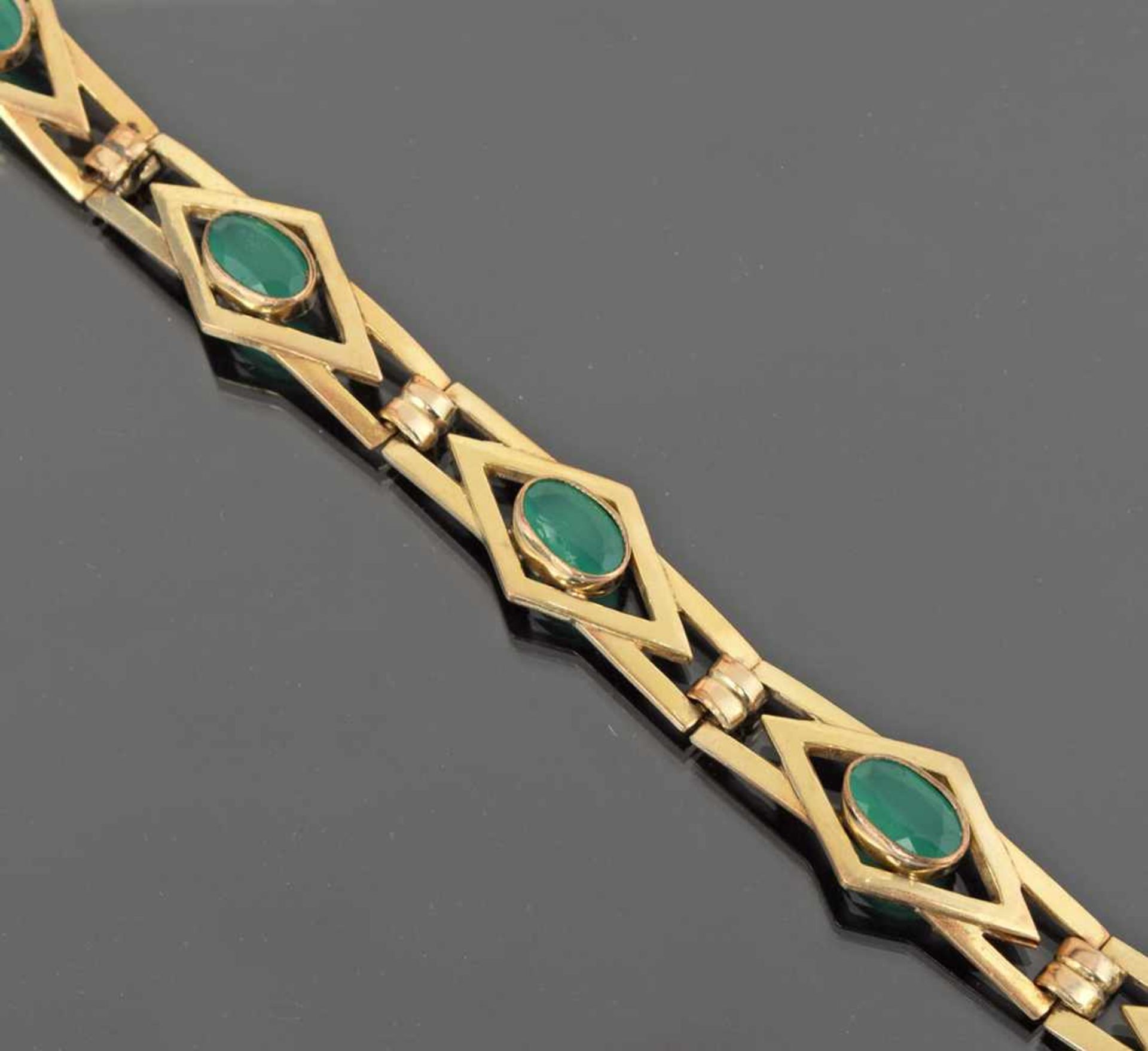 Armband Doublé, 5 oval facettierte grüne Achate je in einem geometrisch gestalteten Element aus - Bild 4 aus 4