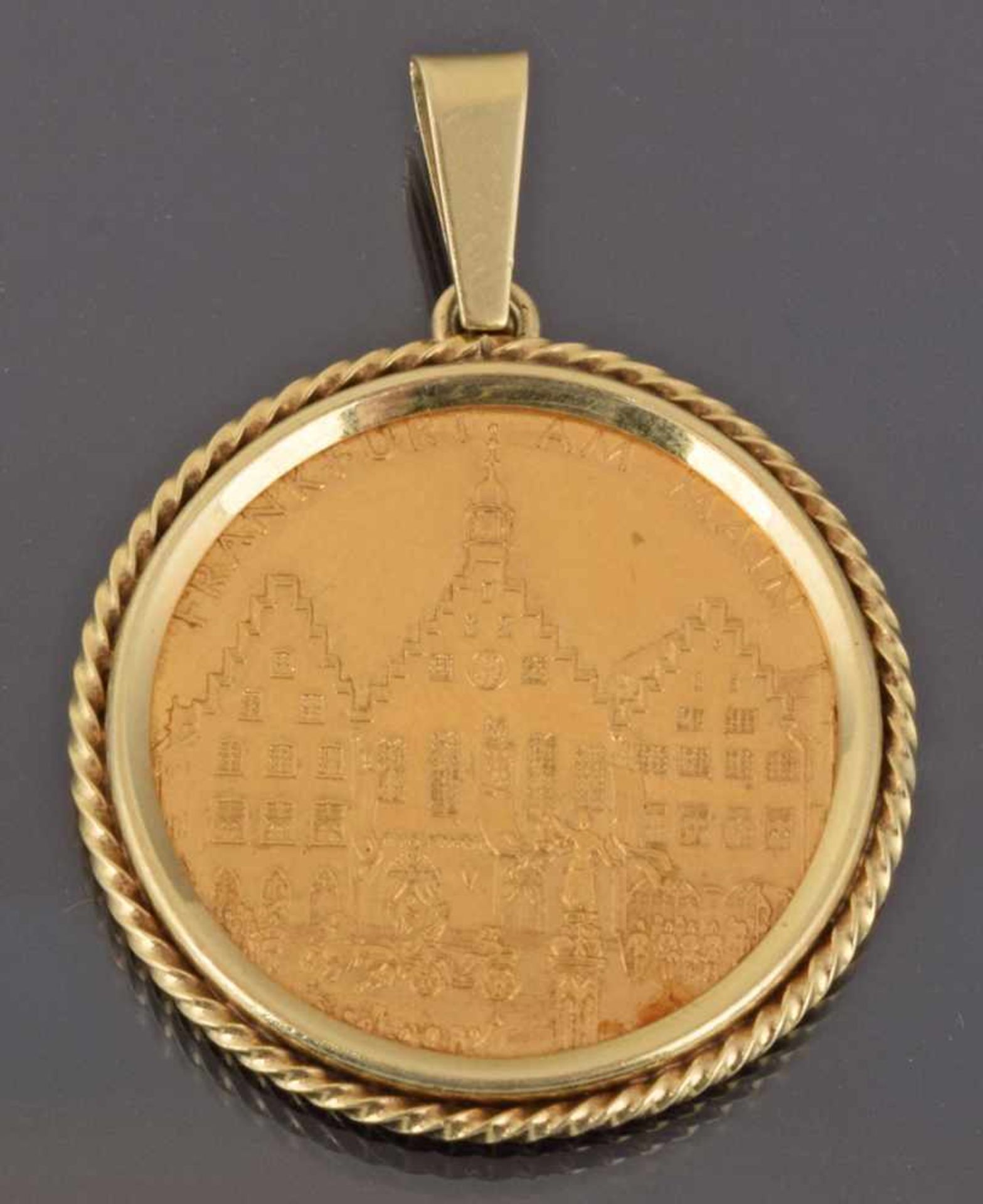 Frankfurter Schmuckanhänger GG 585, gefasste Medaille, vorn alte Stadtansicht von Frankfurt am Main, - Bild 2 aus 3