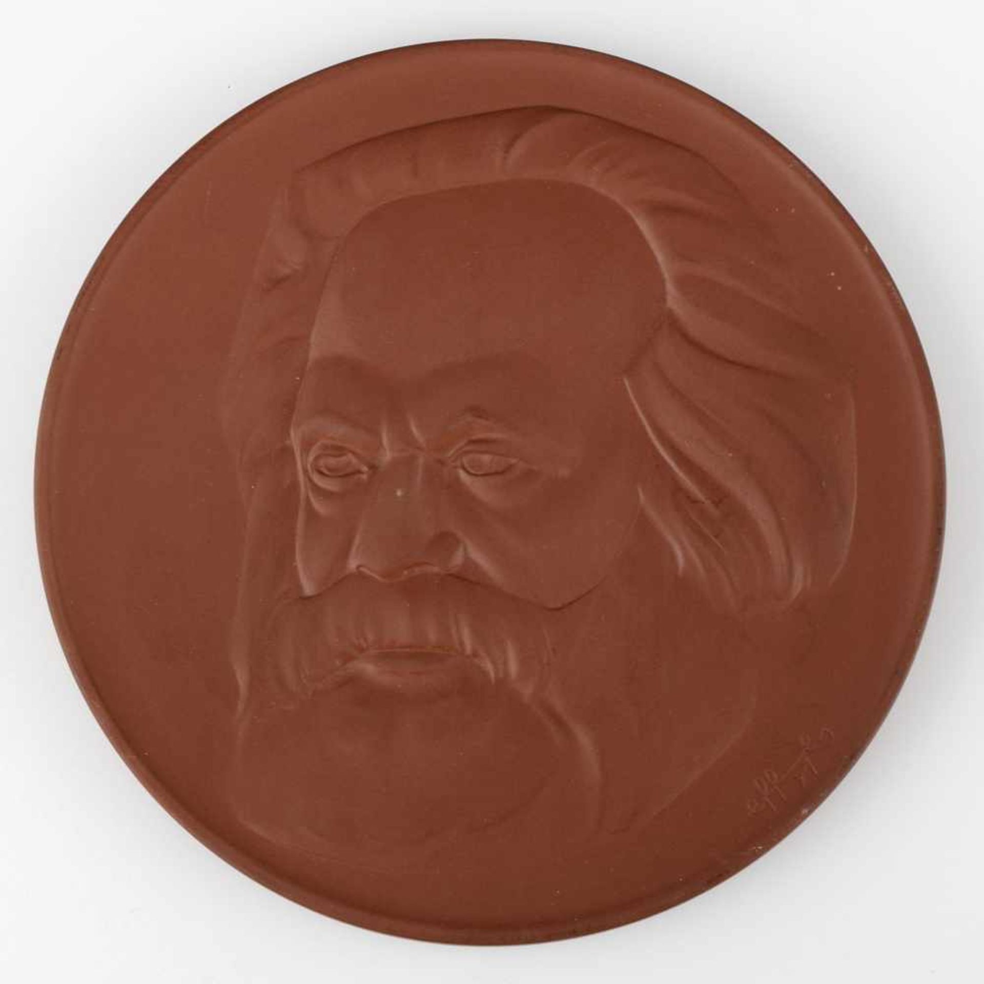 Ehrenplakette Karl Marx Meissen-Böttgersteinzeug, reliefierte Darstellung Karl-Marx-Kopf nach links, - Bild 2 aus 2