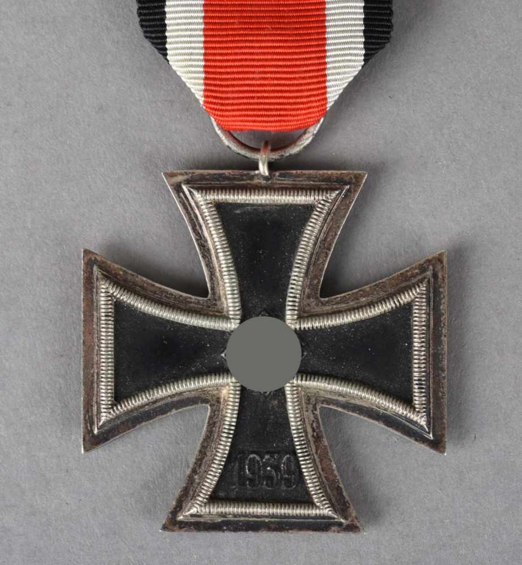Kampfauszeichnung III. Reich Eisernes Kreuz 1939, 2. Klasse, am schwarz-weiß-roten Band, - Bild 2 aus 2