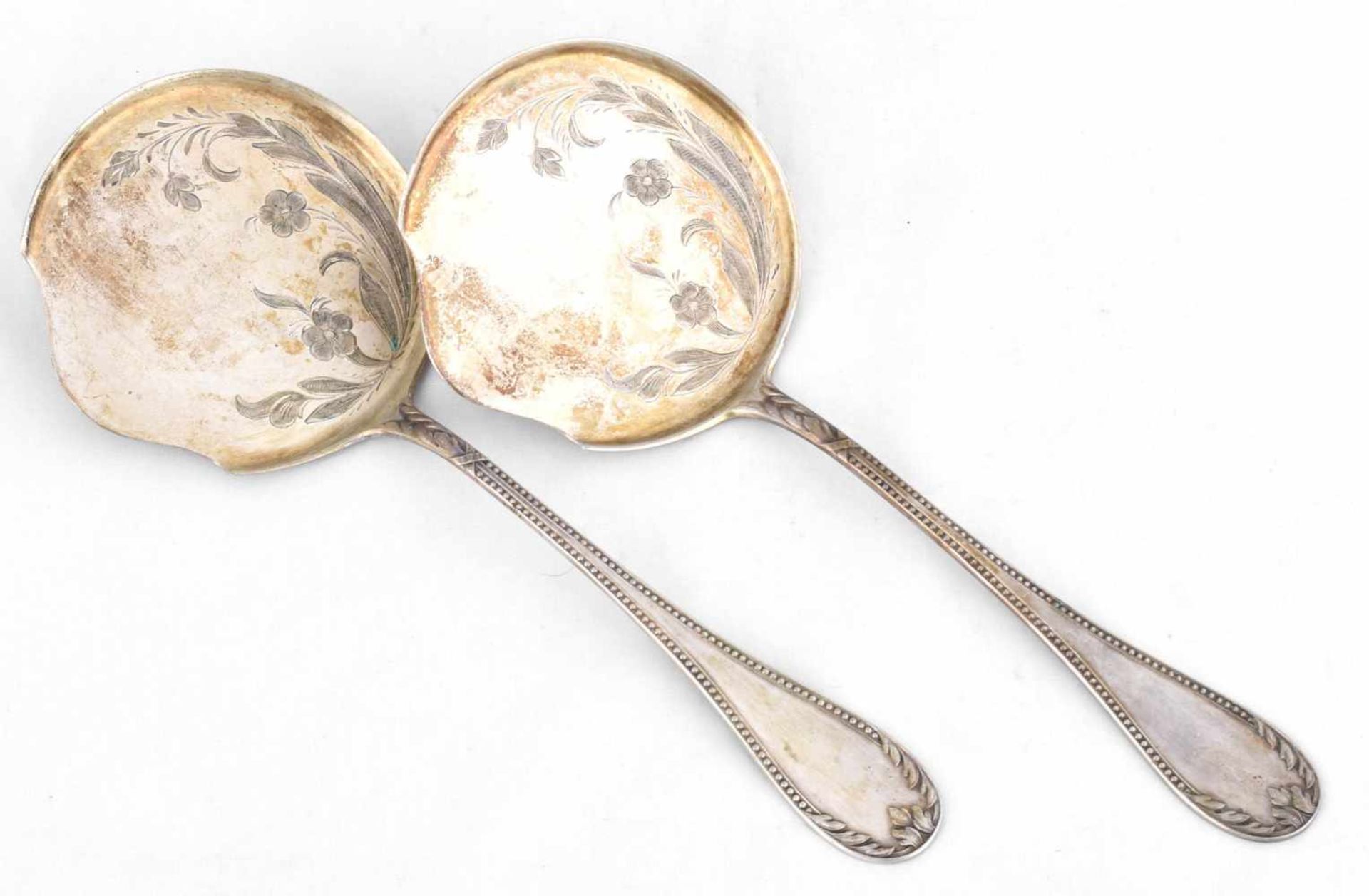 Paar Eisheber Silber 800, deutsch gemarkt, konische Griffform mit gerundetem Abschluss, Perlband-, - Bild 2 aus 2