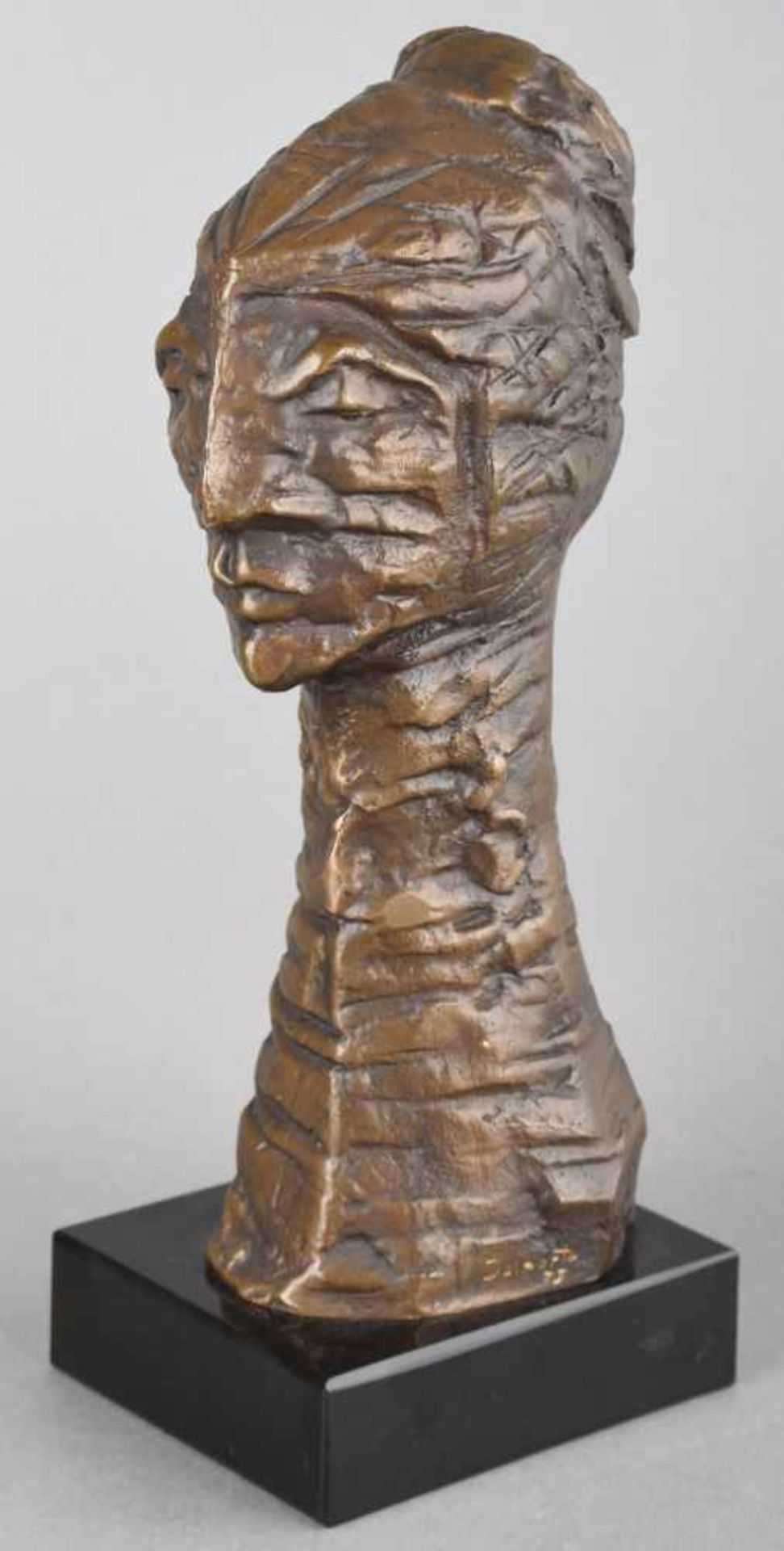 Delporte, Charles (1928 Marcinelle/Belgien - 2012 Charleroi) Bronze, dunkelbraun patiniert, - Bild 2 aus 2