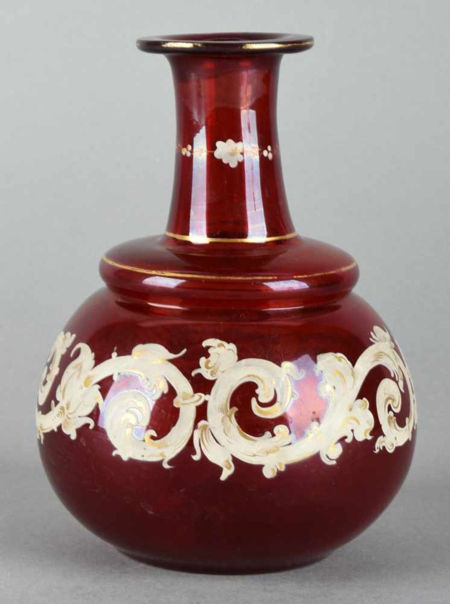 Spätbiedermeier-Karaffe farbloses Abrissglas rubinrot gebeizt, über gedrückter Kugelform hoher, - Bild 2 aus 2