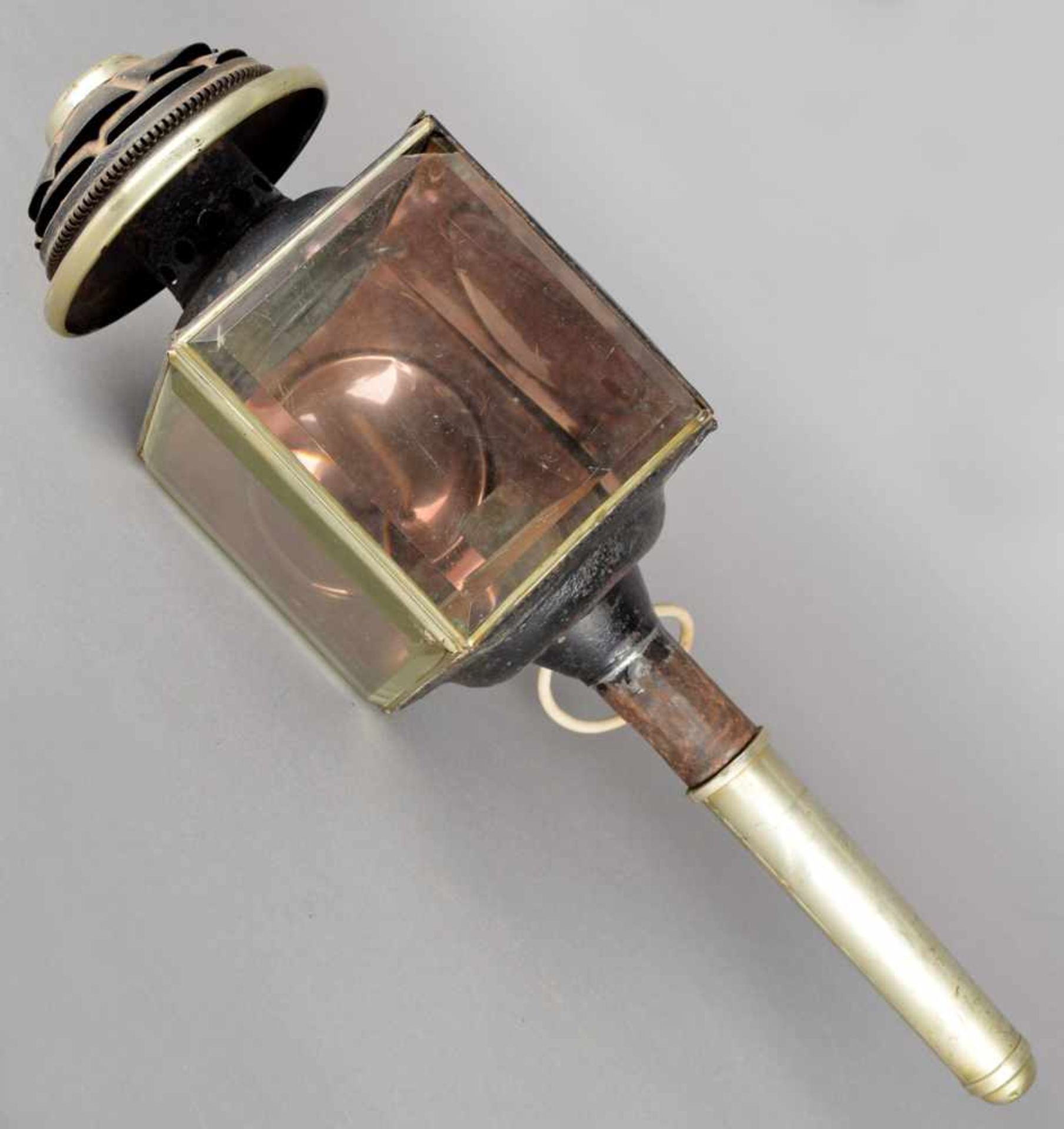 Kutscherlampe Metall, teils schwarz abgesetzt, zweiseitig verglast, nachträglich elektrifiziert ( - Bild 2 aus 2