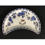 WHITE STAR LINE: Second-Class blue & white kidney shaped side plate with house flag to centre.