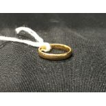 Hallmarked Gold: Wedding band 22ct. Approx. 3gms.