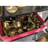 Brass & Copper Ware: Kettles, saucepan, ornaments, etc. Large quantity.