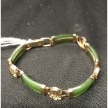 Chinese jewellery. Yellow metal, marked and tests 14K, bracelet. Five jade panels with four