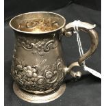 The Thomas E Skidmore Collection: Hallmarked silver half pint tankard, repouse floral decoration