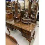 20th cent. Waring & Gillows mahogany Queen Anne revival dressing table with five drawers, cabriole