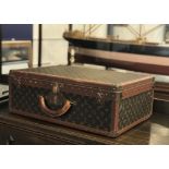 Luggage/Travel: Louis Vuitton vintage hard suitcase. Internal label. The lock bears the serial no.