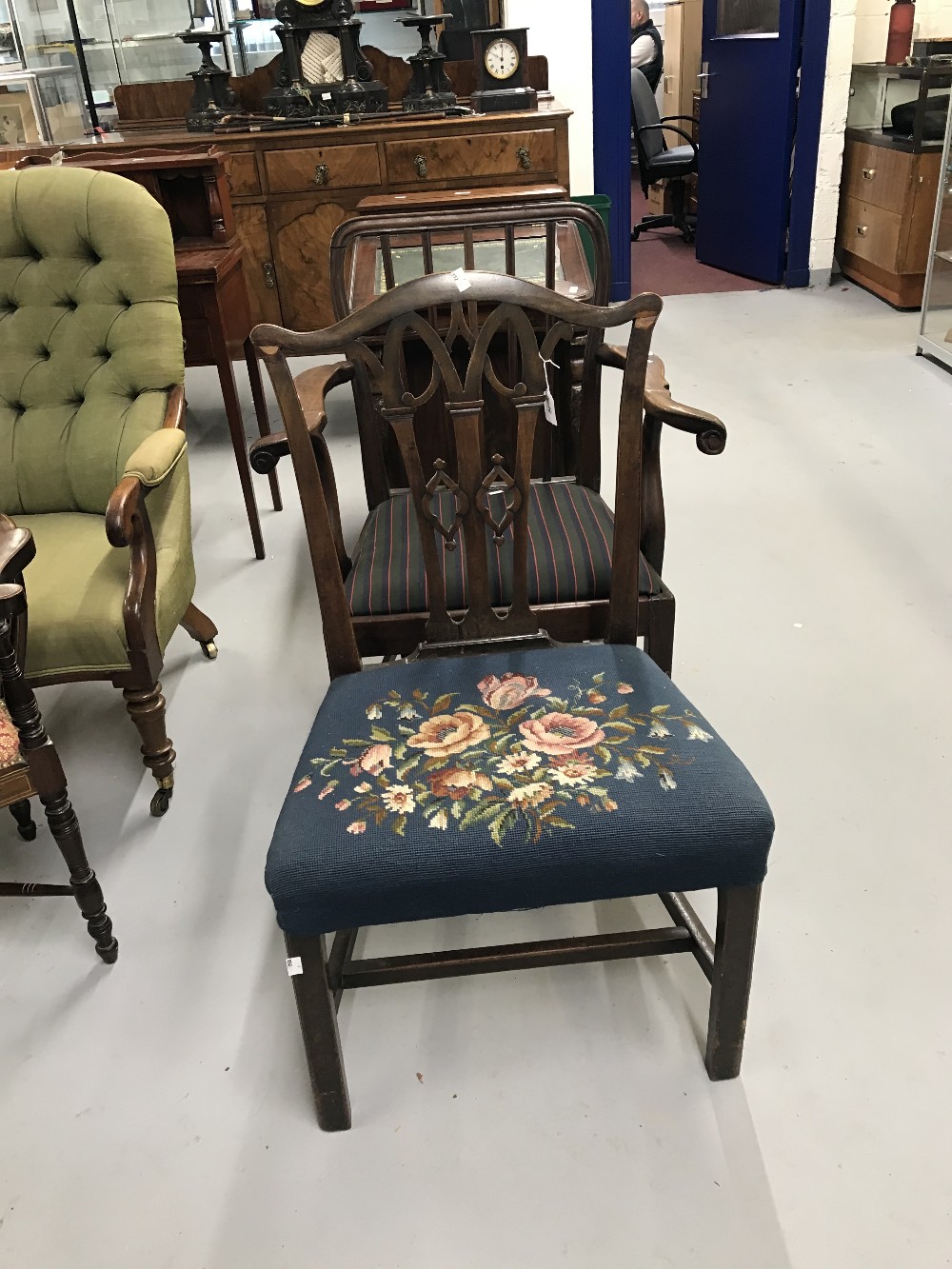 Early 19th cent. Mahogany pierced splat back, Hepplewhite style chair with chamfer supports.