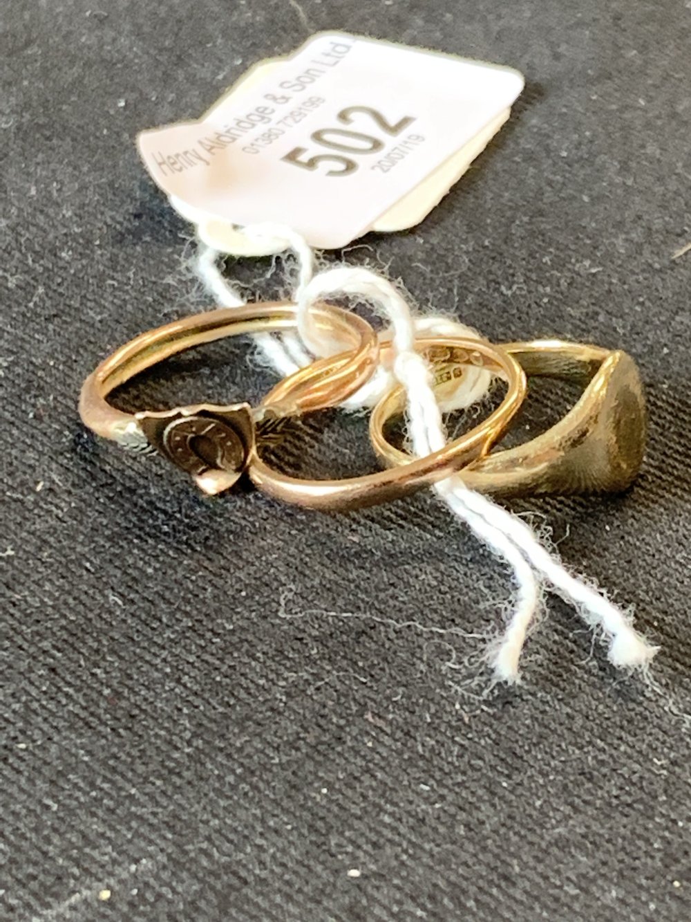 Jewellery: 9ct gold rings x 3. Approx. 6.6gms.