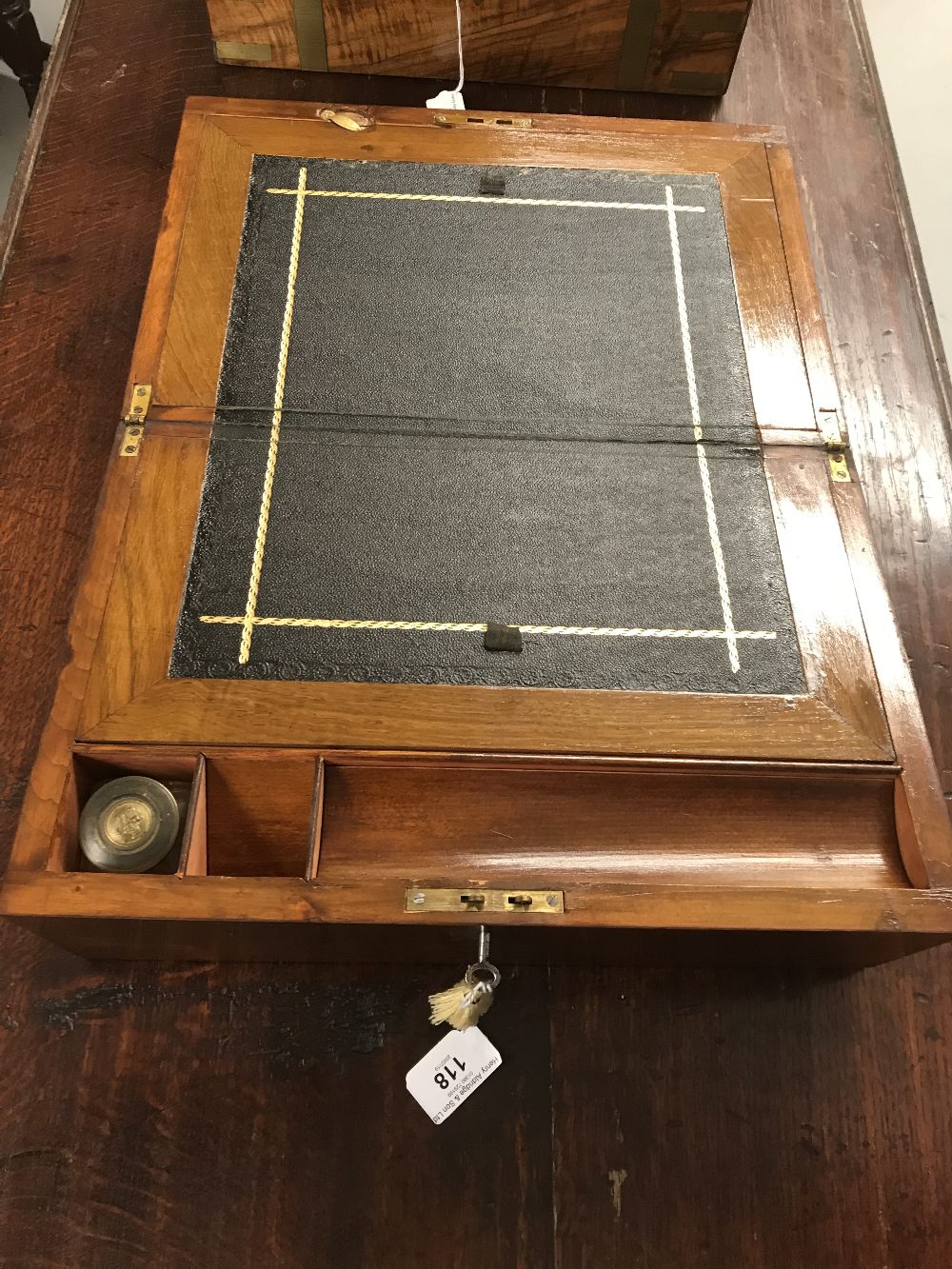 19th cent. Mahogany writing slope, single inkwell. 13½ins. x 5¾ins. x 9¼ins. - Bild 2 aus 2