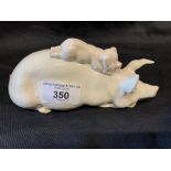 Beswick: Ceramic model of a pig and piglet.