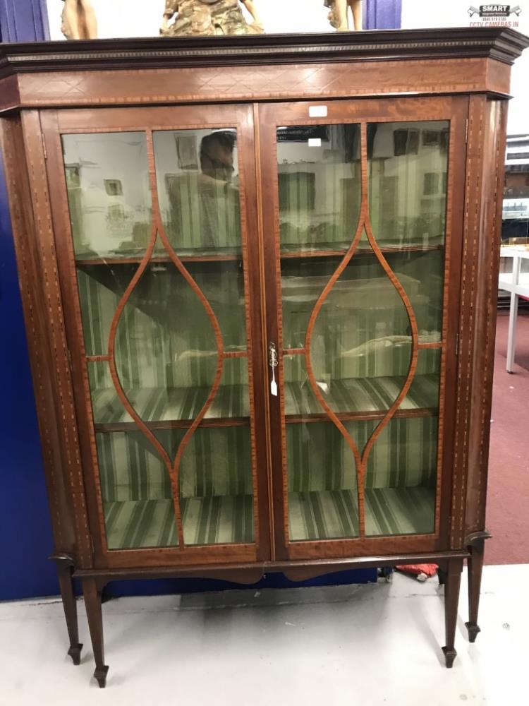 19th cent. Mahogany display cabinet, moulded glazed doors, ebony and boxwood inlay. Concave canted