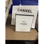 Chanel No. 5 eau de toilette gift set. Contains 20ml twist and spray bottle x 1, refills x 2, and