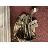 Sport: Mixed bag of vintage golf clubs, including three hickory shafted, a 3 iron, mashie niblick