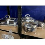 20th cent. Electroplate entree dishes - 1 rectangle and 1 oval, with covers, gravy or sauce boats, a