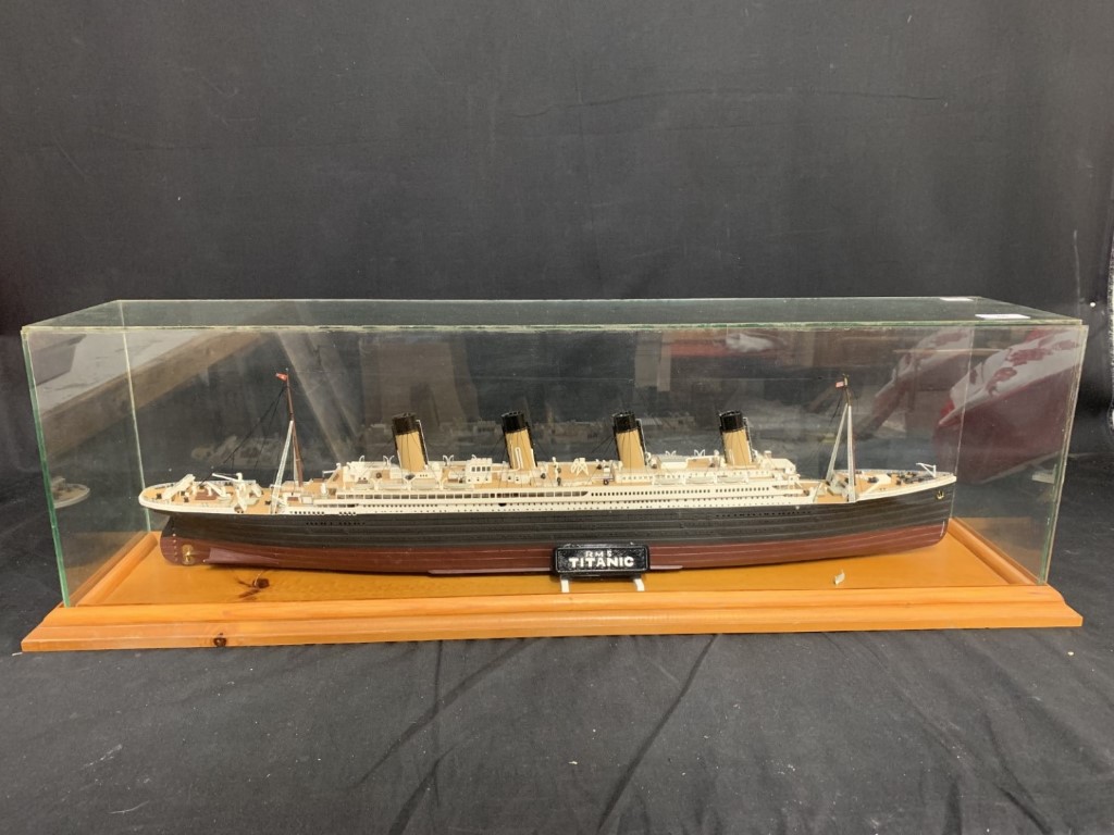 R.M.S. TITANIC: 21st Century model of the liner in a glass case. 30ins.