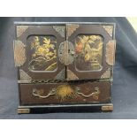 20th cent. Japanese chinoiserie jewellery box with gilt decorations 8ins.