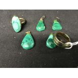 Costume Jewellery: Malachite ring, earrings, jade and metal ring.