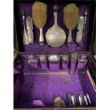 Travel - Hallmarked Silver: Early 20th cent. Ladies travel case by Walker & Hall. Contains