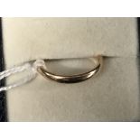 Hallmarked Gold: 9ct. gold plain band, hallmarked London 1945, 2.5mm, weight 2.2g.