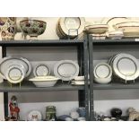 20th cent. Ceramics: Royal Doulton "Roundlay" dinner set. Comprises of meat dish, dinner plates x
