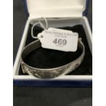 Hallmarked Silver: Child's hinged bracelet. Birmingham L 1960-61. 0.8oz.