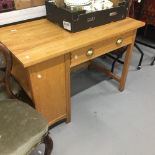 20th cent. Oak desk with single drawer above kneehole. 43ins. x 30ins. x 23½ins.