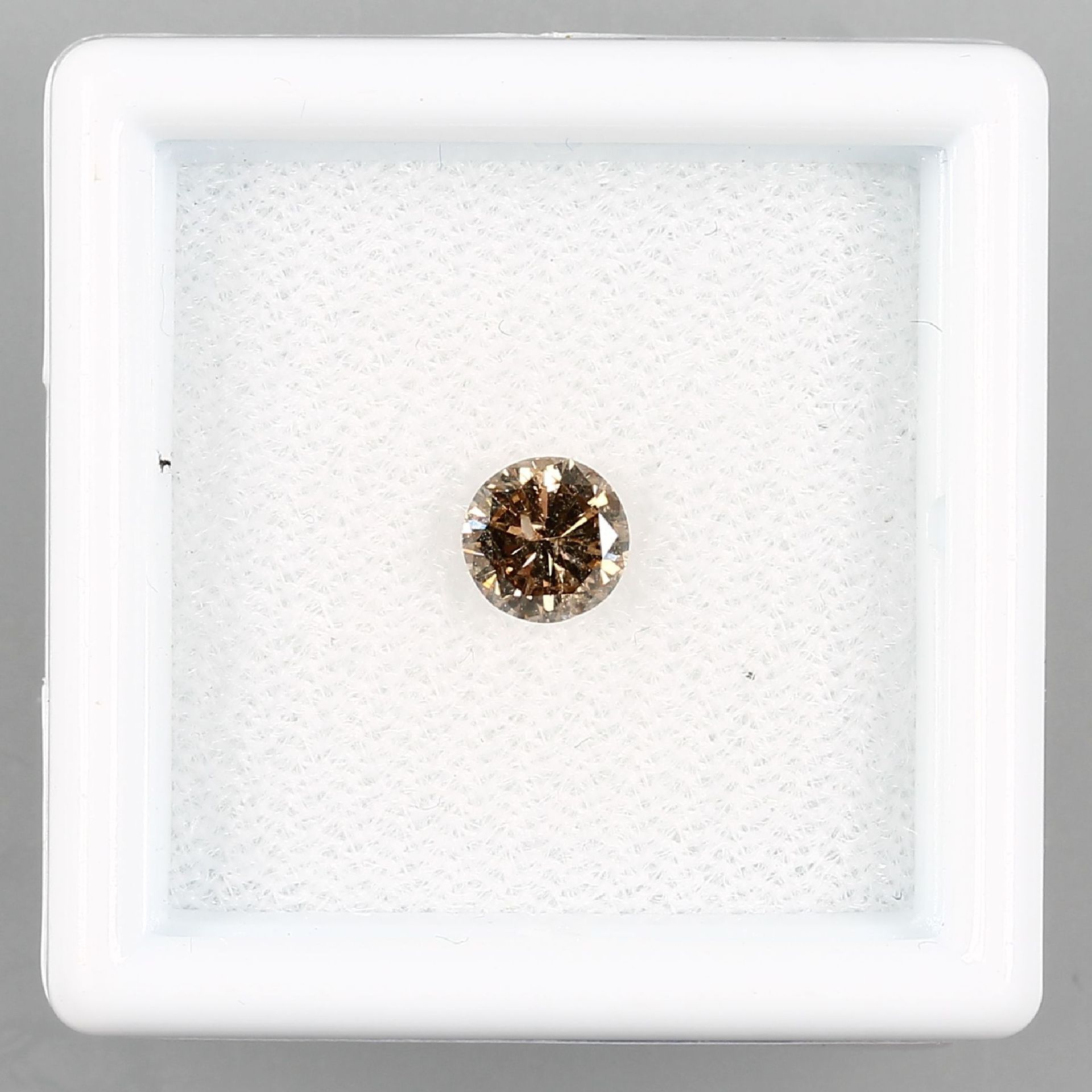 Loser Brillant ca. 0.47 ct Braun Schätzpreis: 700, - EURLoose brilliant approx. 0.47 ct Brown