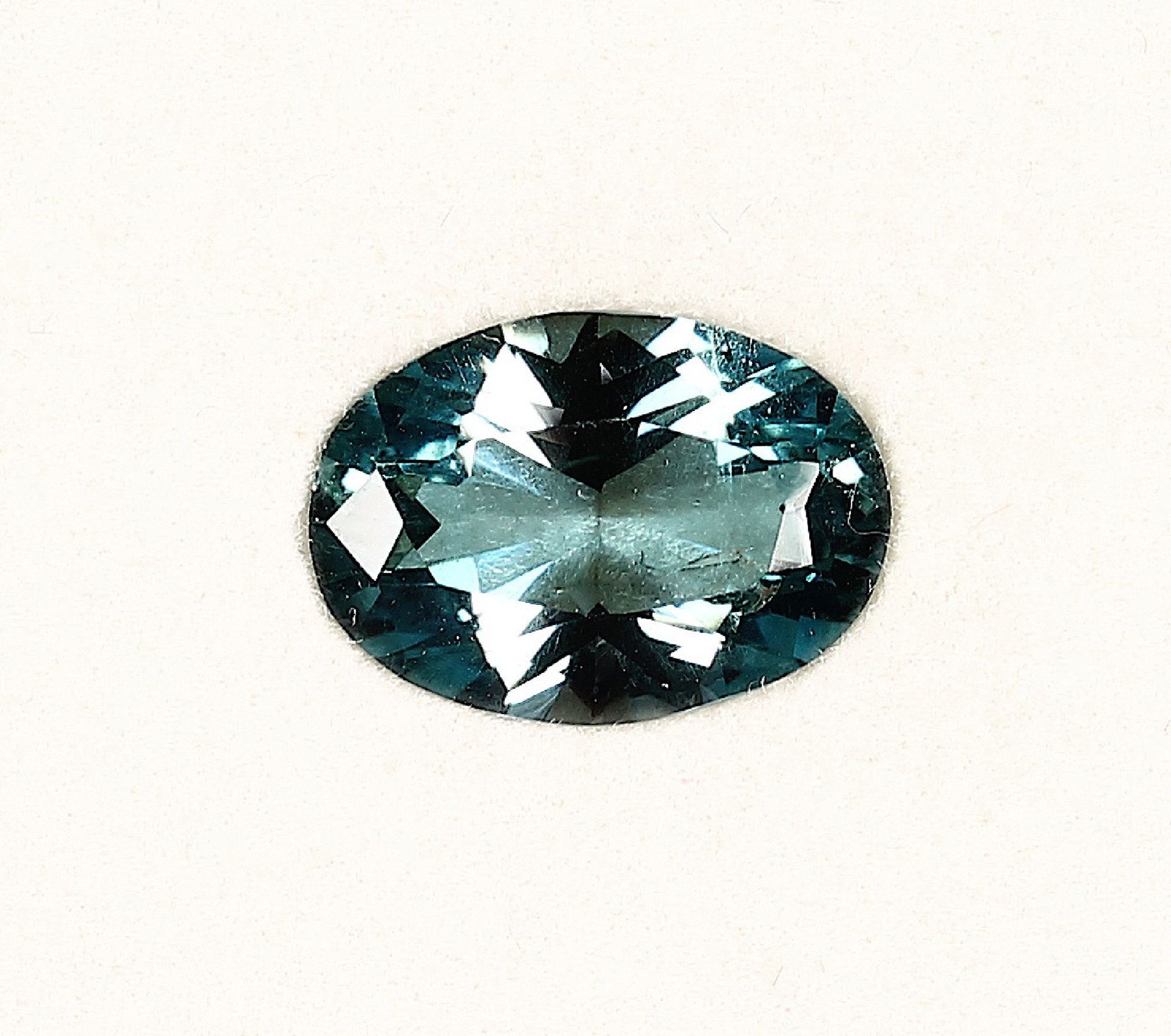 Loser facett. Aquamarin 2.18 ct, oval, Santa Maria Schätzpreis: 1800, - EURLoose bevelled