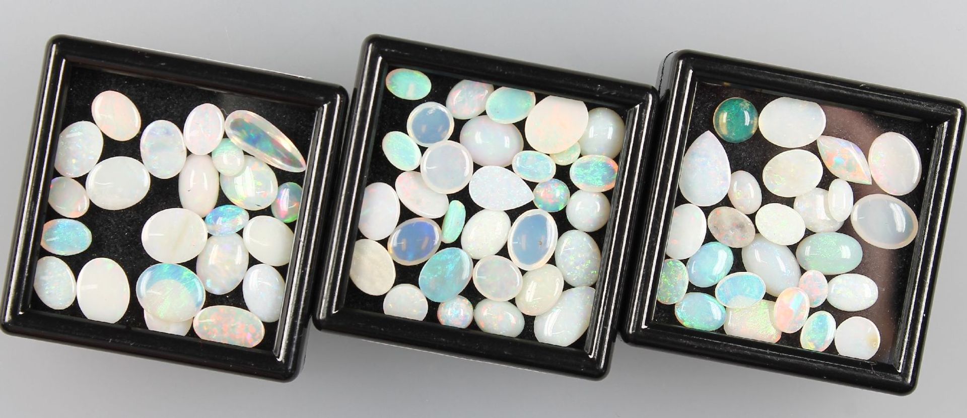 Lot lose Opalcabochons zus. ca. 55.40 ct, versch. Größen, Formen und Qualitäten, einige