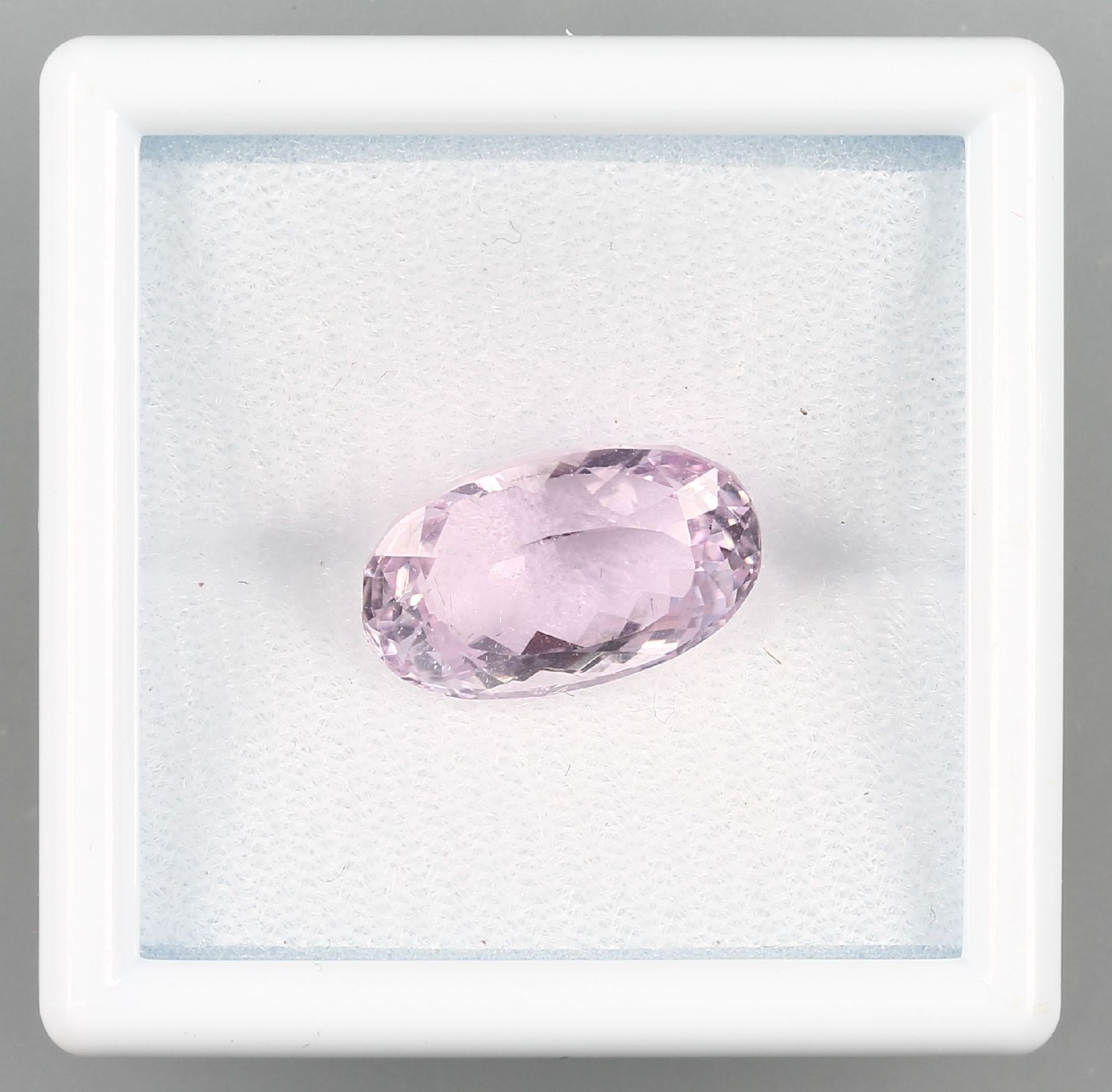 Loser Kunzit ca. 11.04 ct, oval facett. Schätzpreis: 540, - EURLoose kunzite approx. 11.04 ct , oval