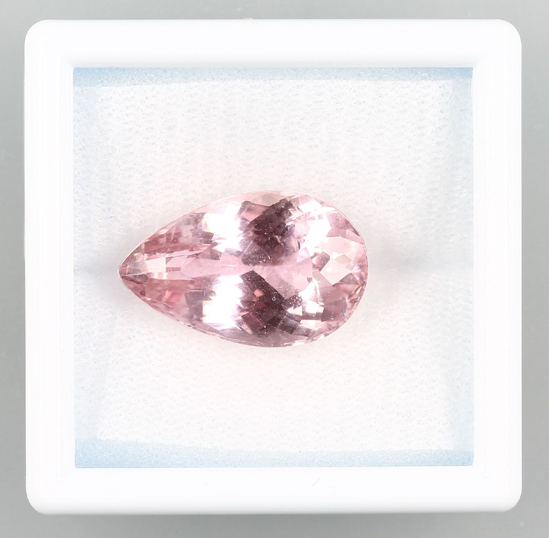 Loser Kunzit ca. 17.92 ct, tropfenf. facett. Schätzpreis: 1600, - EURLoose kunzite approx. 17.92