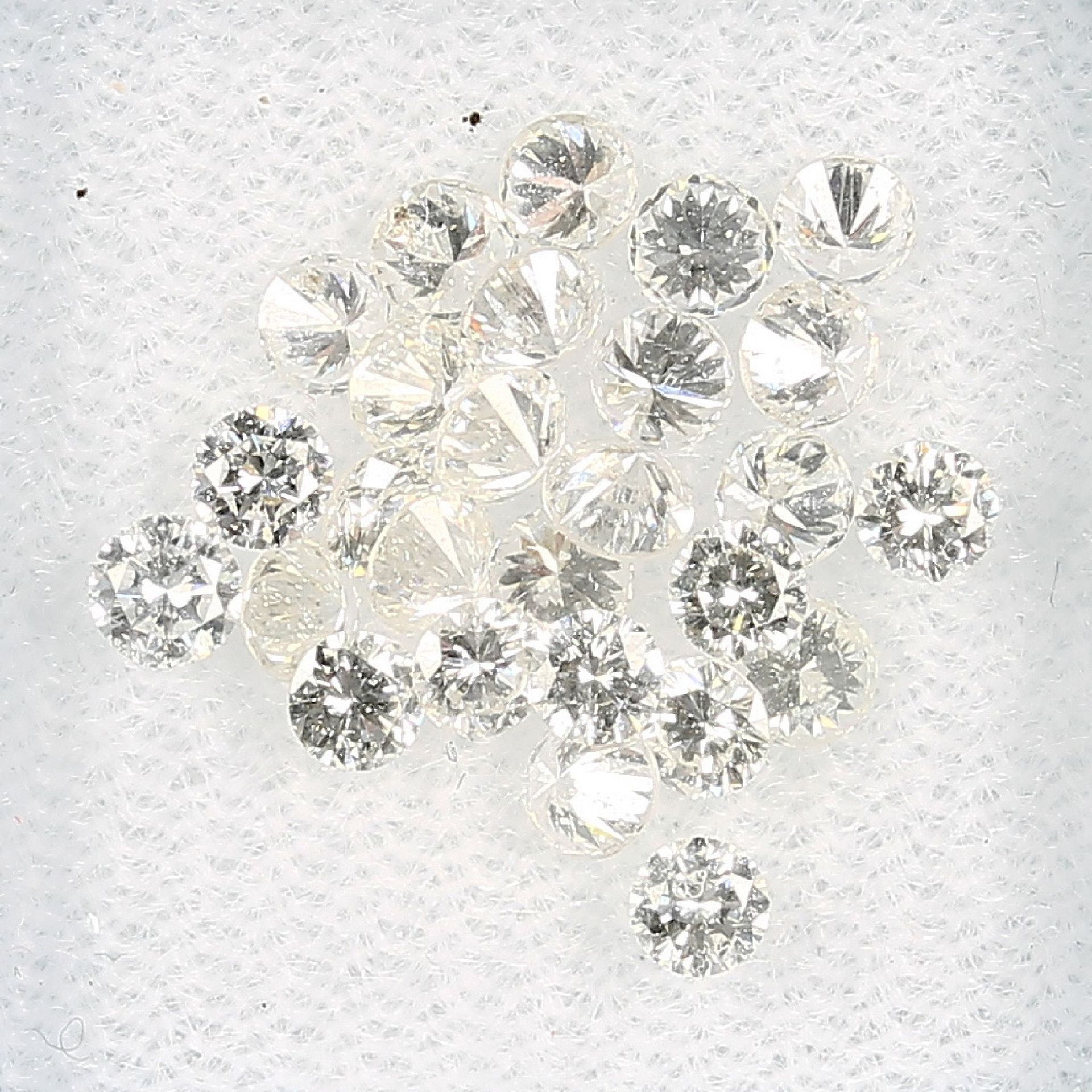 Konvolut lose Brillanten zus. ca. 2.63 ct, feines Weiß-Weiß/vs-si Schätzpreis: 1800, - EURLot