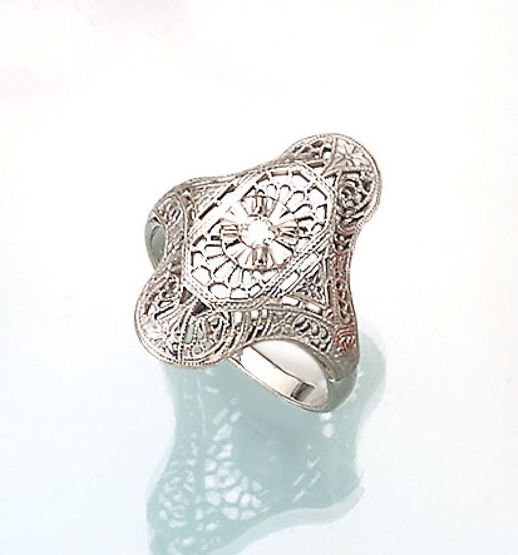 14 kt Gold Art-Deco Ring mit Diamant, WG 585/000, mittig ein Altschliffdiamant ca. 0.05Weiß/p1,